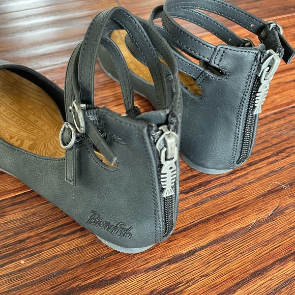 Girls black Blowfish Malibu shoes NWT - Picture 3 of 3